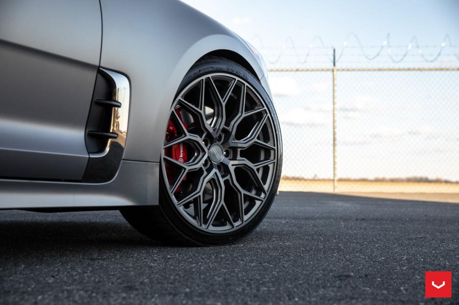 Детали экстерьера Kia Stinger GT on Vossen Wheels (HF-2) 2019 года  (фото 20 из 26)